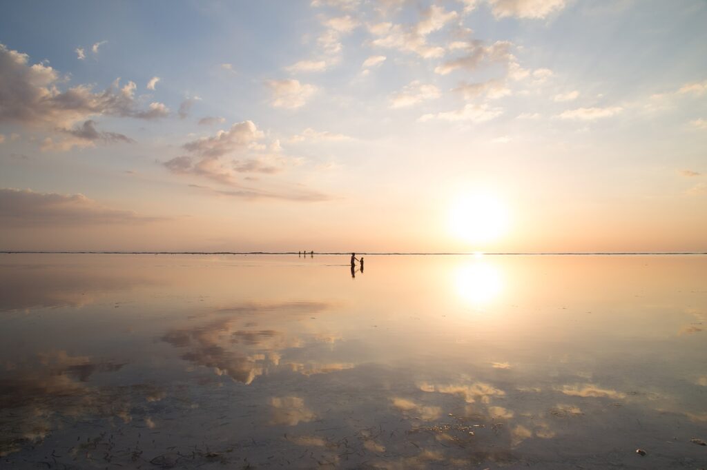 beach, horizon, reflection-1846235.jpg